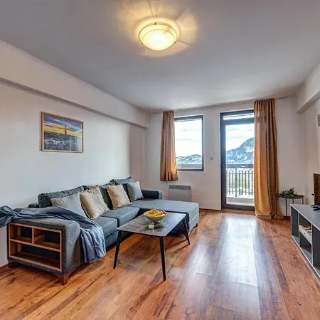 Complex Silver Hills Smolan