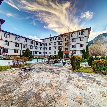 Complex Silver Hills Aparthotel