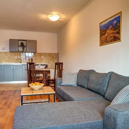 Complex Silver Hills