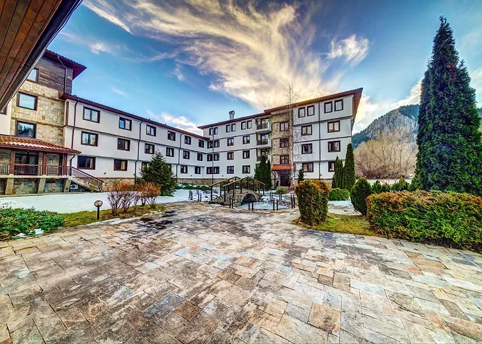 Complex Silver Hills Aparthotel
